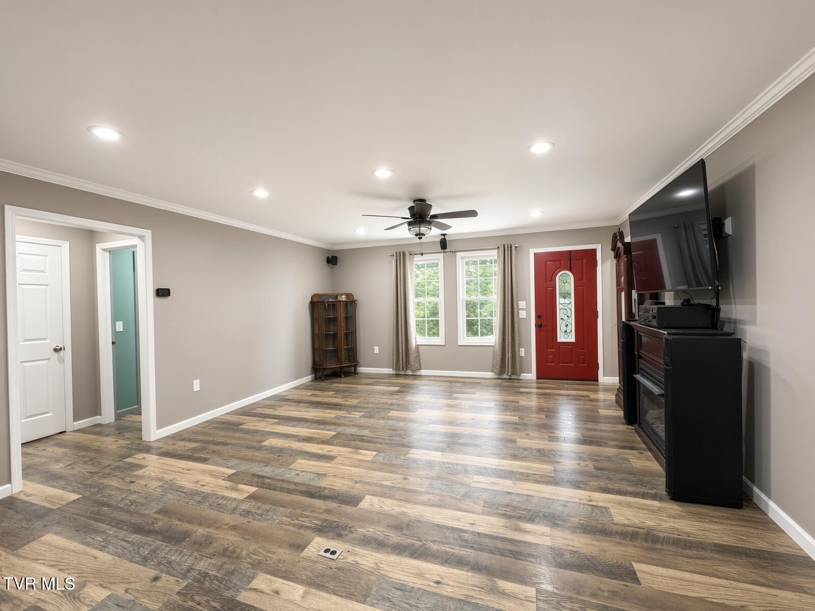 433 Michael Road Trade, TN 37691 - Photo 8 of 32 10 - Living / Dining Room