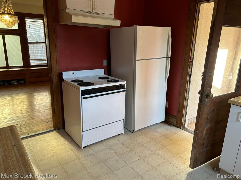 365 West Iroquois Road Pontiac, MI 48341 - Photo 7 of 15