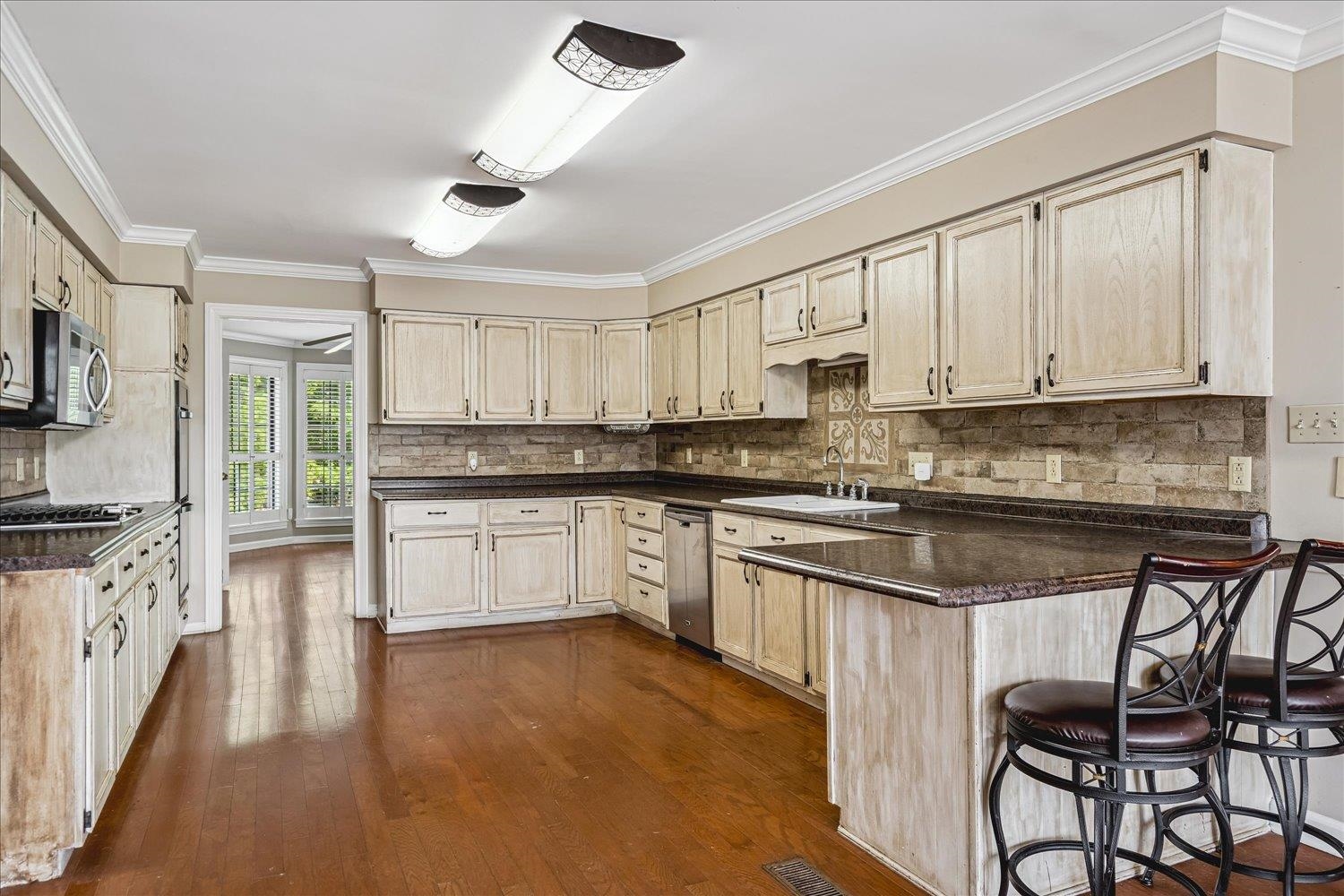 2132 Williams Switch Road Ripley, TN 38063 - Photo 11 of 33 Gas Cooking,Double Ovens,Breakfast Bar.Hardwood Floors.