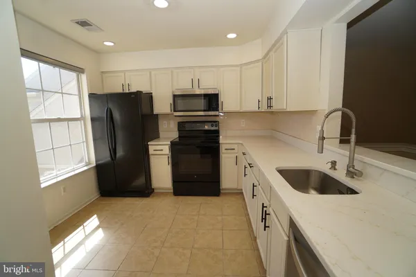$2,100 | 406 Bedford Court, Quakertown, PA 18951