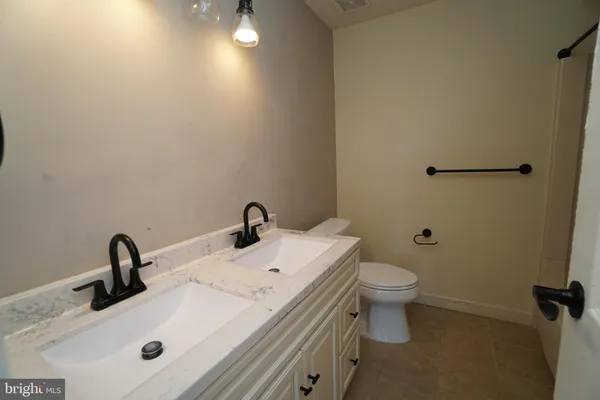 $2,100 | 406 Bedford Court, Quakertown, PA 18951