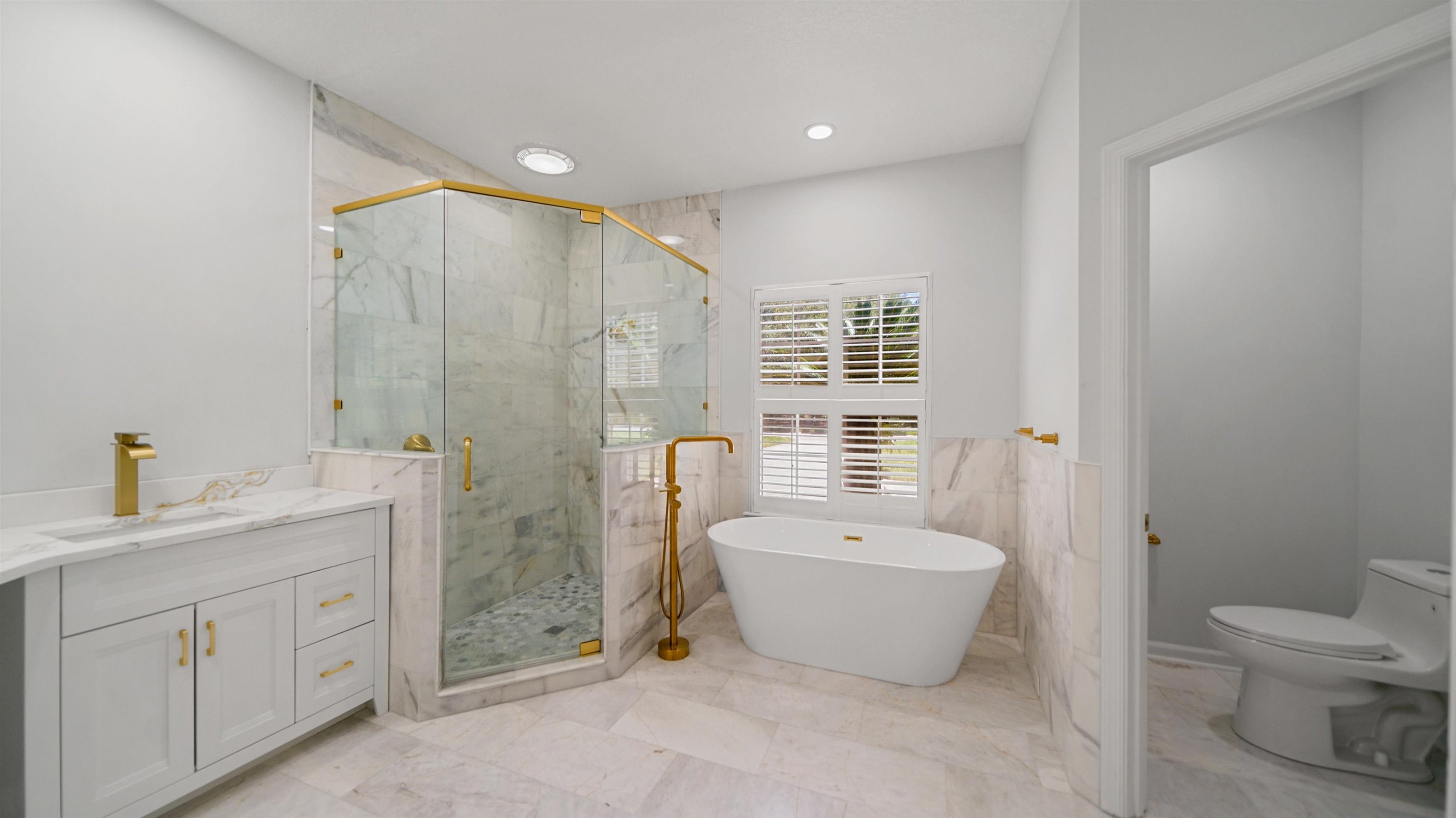 7849 Rittenhouse Lane Jacksonville, FL 32256 - Photo 22 of 50 a spacious bathroom with a toilet sink and shower