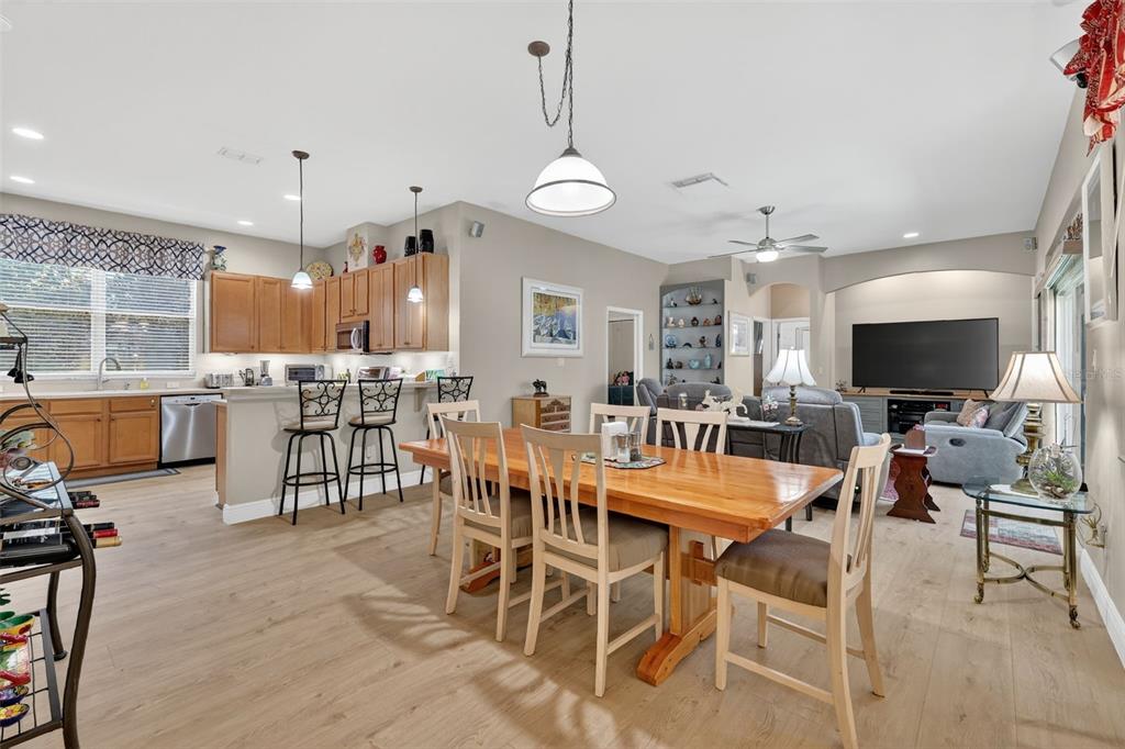 25517 Laurel Valley Road Leesburg, FL 34748 - Photo 20 of 56 a view of a dining area with furniture
