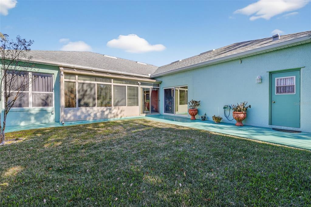 25517 Laurel Valley Road Leesburg, FL 34748 - Photo 4 of 56 a front view of house with yard