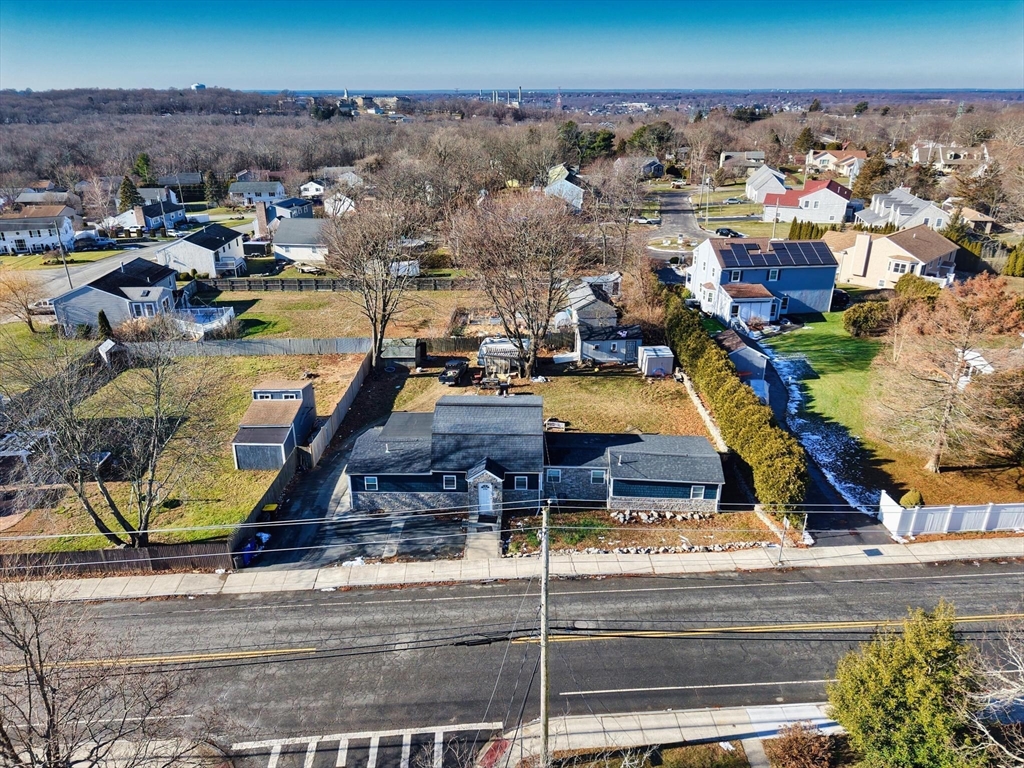 2106 Meridian Street Fall River, MA 02720 - Photo 4 of 22