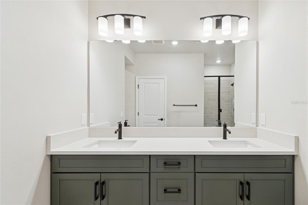 4317 Roush Avenue Orlando, FL 32803 - Photo 21 of 39 a bathroom with a sink and a mirror