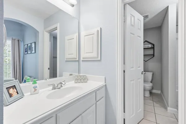 a en suite bathroom with a sink a toilet and a mirror