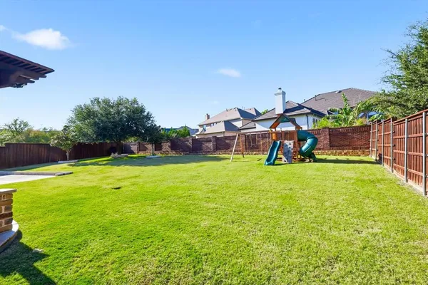 a view of a garden with a house