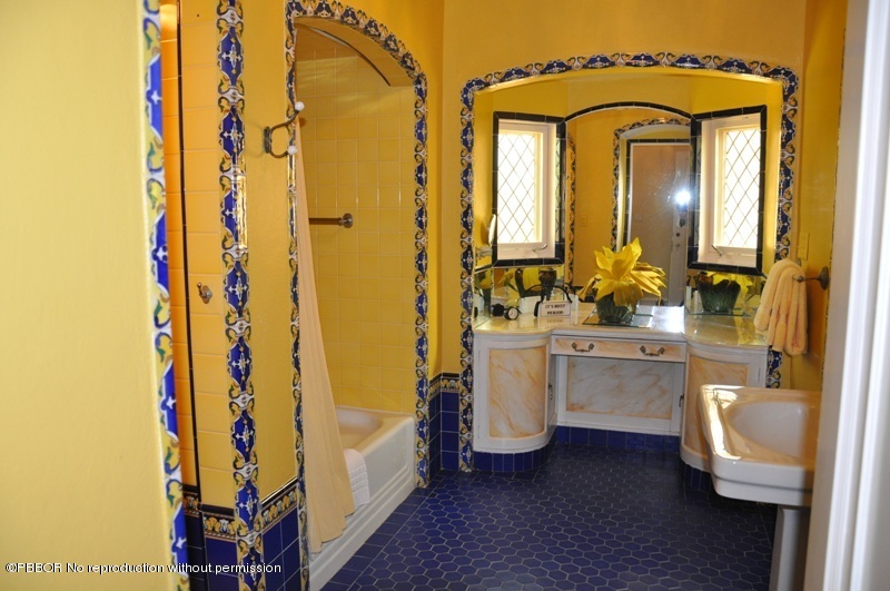 196 Valencia Road West Palm Beach, FL 33401 - Photo 16 of 25 Master Bathroom