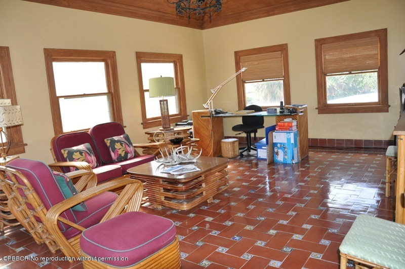 196 Valencia Road West Palm Beach, FL 33401 - Photo 21 of 25 Guest Suite