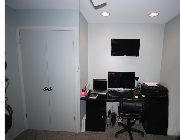 550 Greystone Lane, Unit A2 Wheeling, IL 60090 - Photo 14 of 23 a view of a workspace with furniture