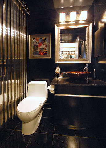 550 Greystone Lane, Unit A2 Wheeling, IL 60090 - Photo 15 of 23 a bathroom with a toilet sink and mirror