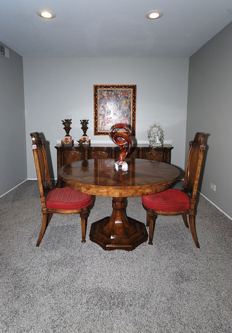 550 Greystone Lane, Unit A2 Wheeling, IL 60090 - Photo 5 of 23 a living room with furniture a rug and a potted plant