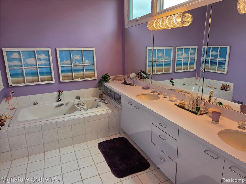 5274 Simpson Lake Road West Bloomfield, MI 48323 - Photo 24 of 46 Gallery Image 24