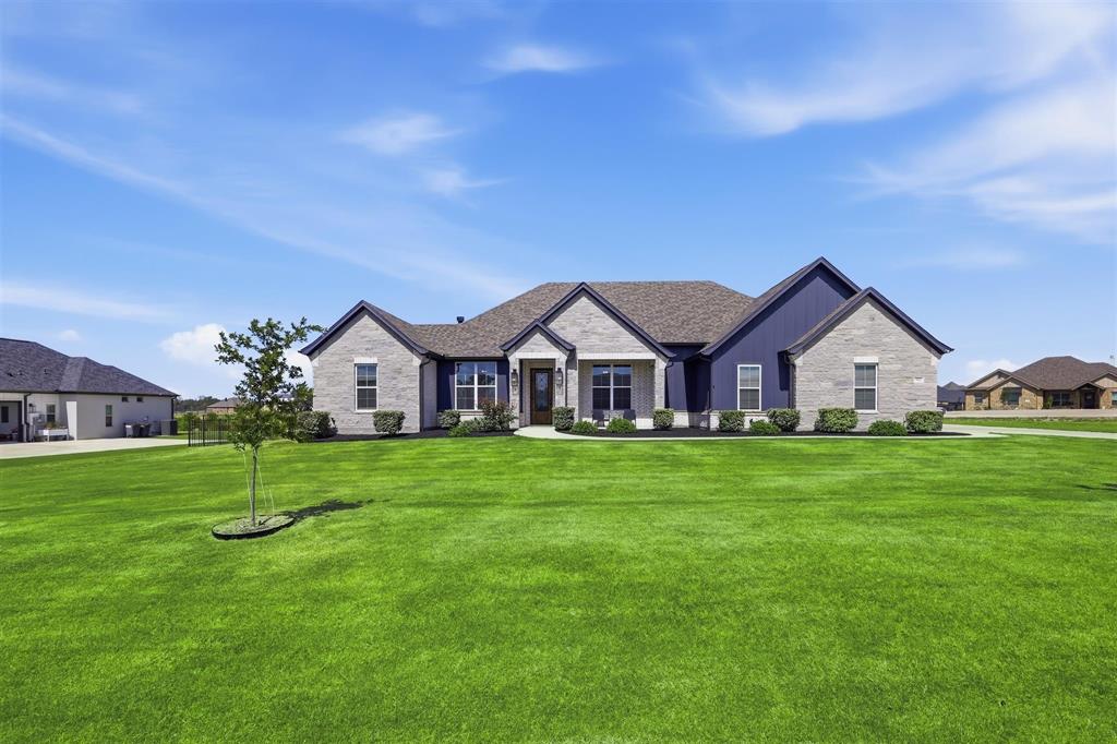 901 Medaris Way Azle, TX 76020 - Photo 2 of 39