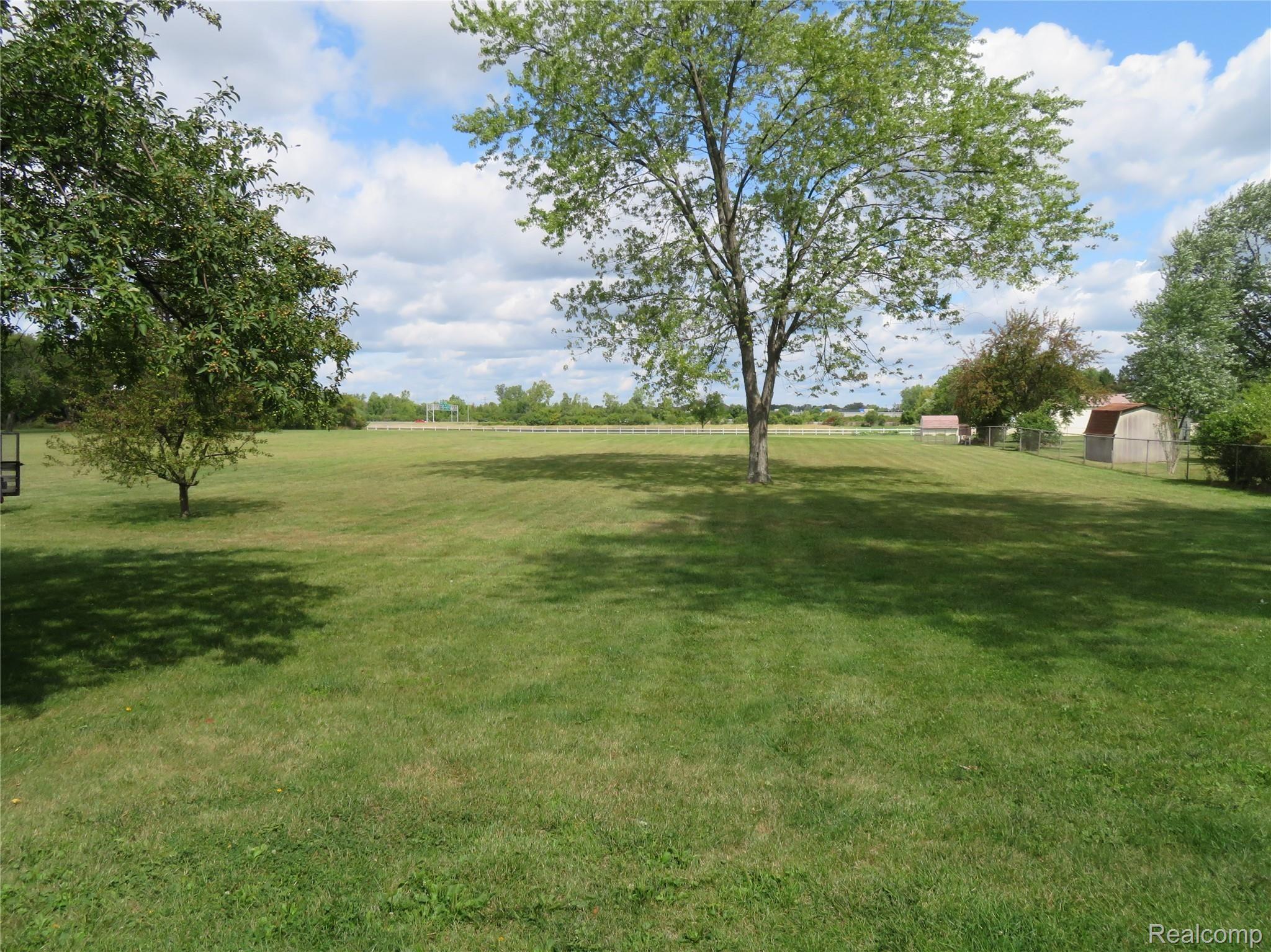 4223 Lapeer Road Burton, MI 48509 - Photo 24 of 30 IMG_0407.JPG