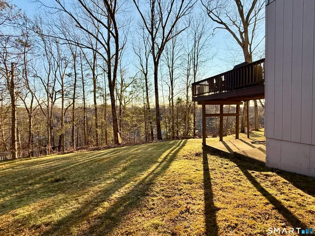 a view of a house with backyard