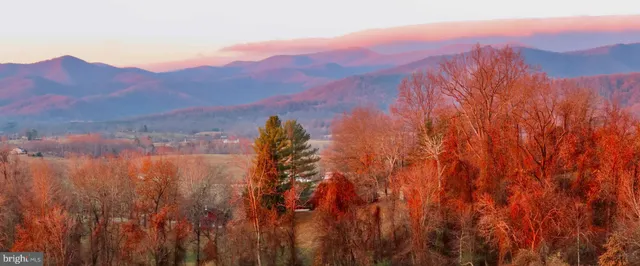 a view of residential houses with city street