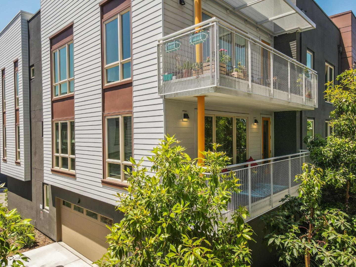 370 Riesling Avenue, Unit 20 Milpitas, CA 95035 - Photo 33 of 36 a view of a house with potted plants