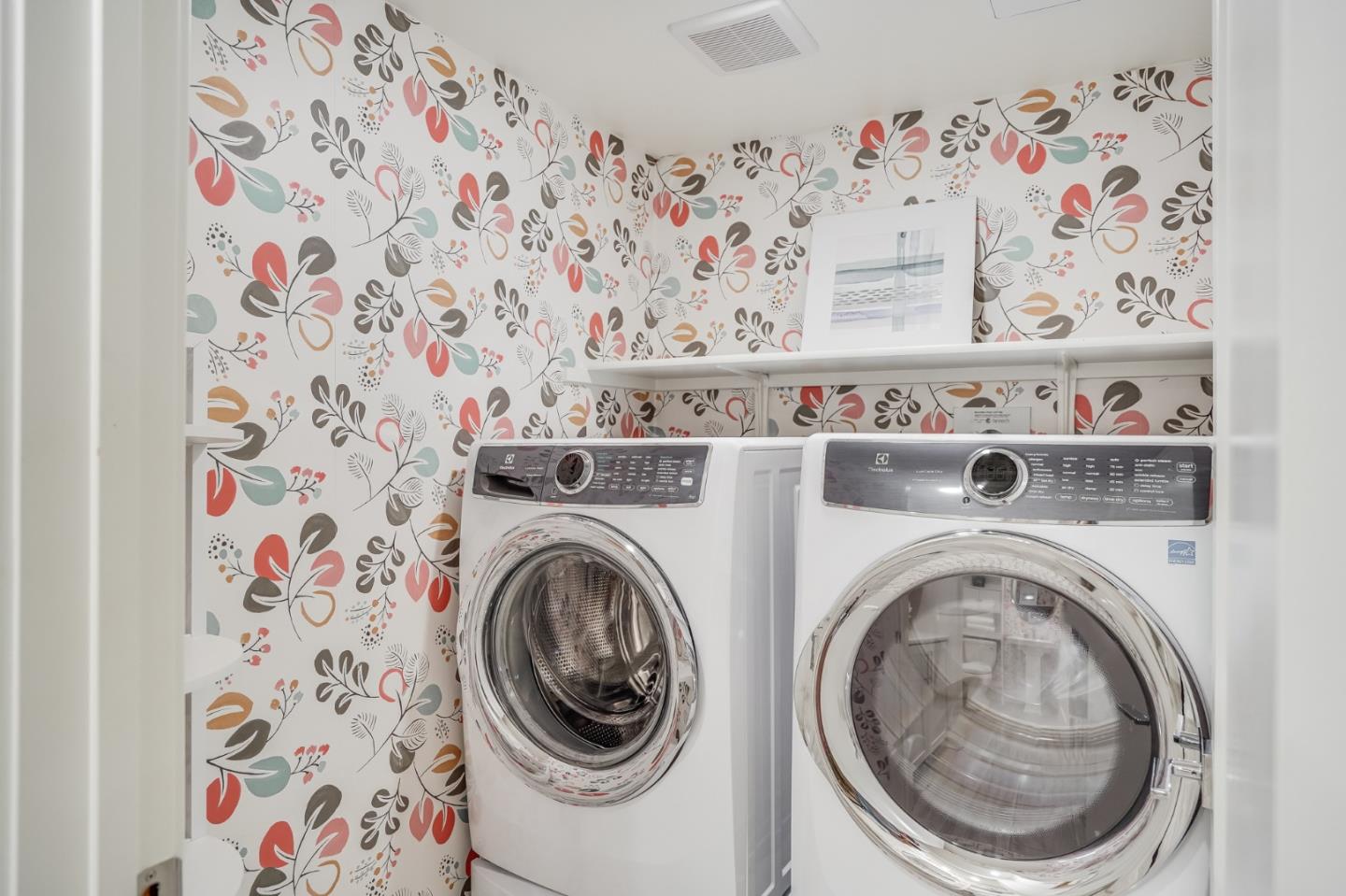 370 Riesling Avenue, Unit 20 Milpitas, CA 95035 - Photo 6 of 36 a utility room with dryer and washer