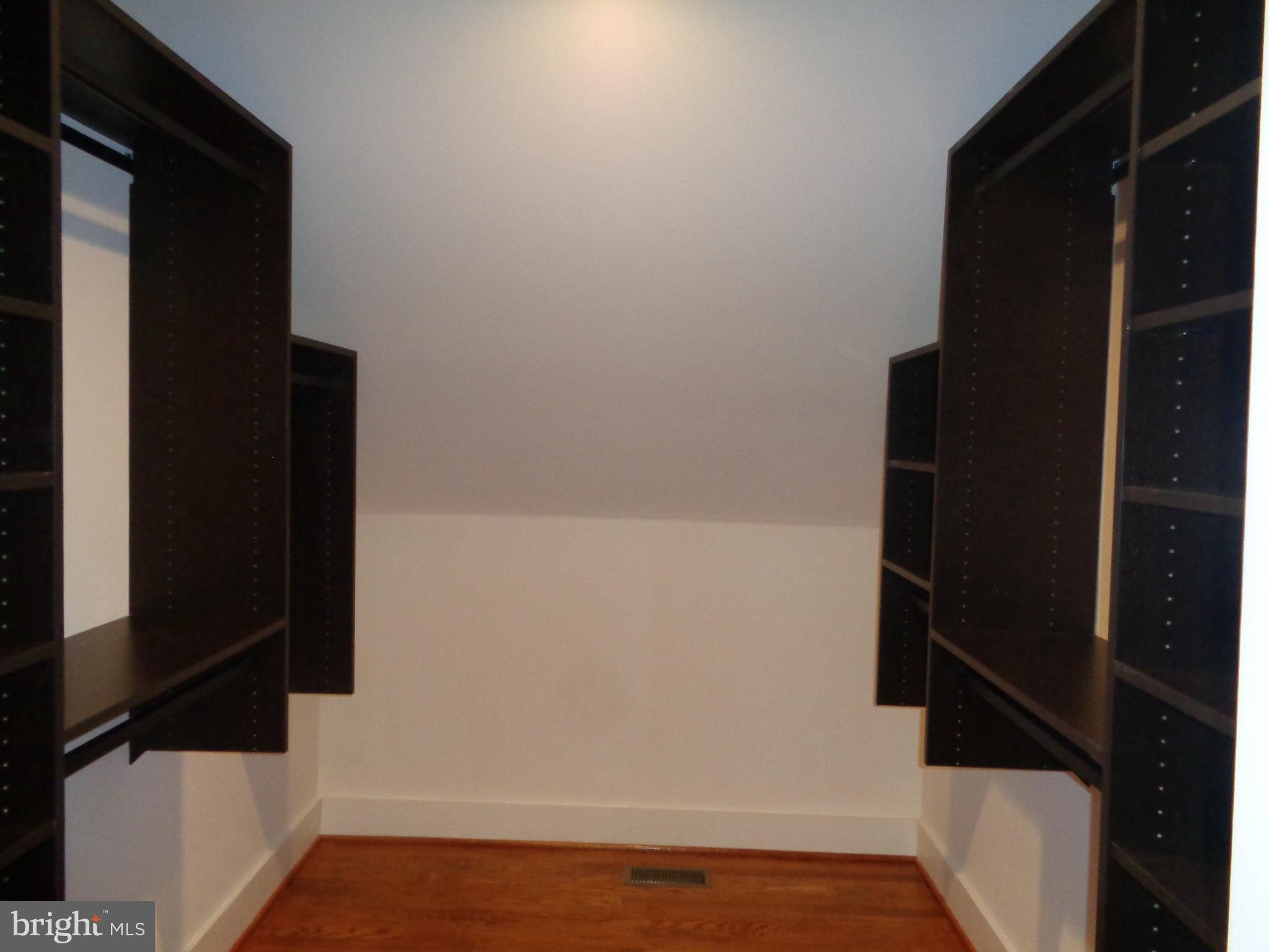 5105 Roland Avenue Baltimore, MD 21210 - Photo 10 of 19