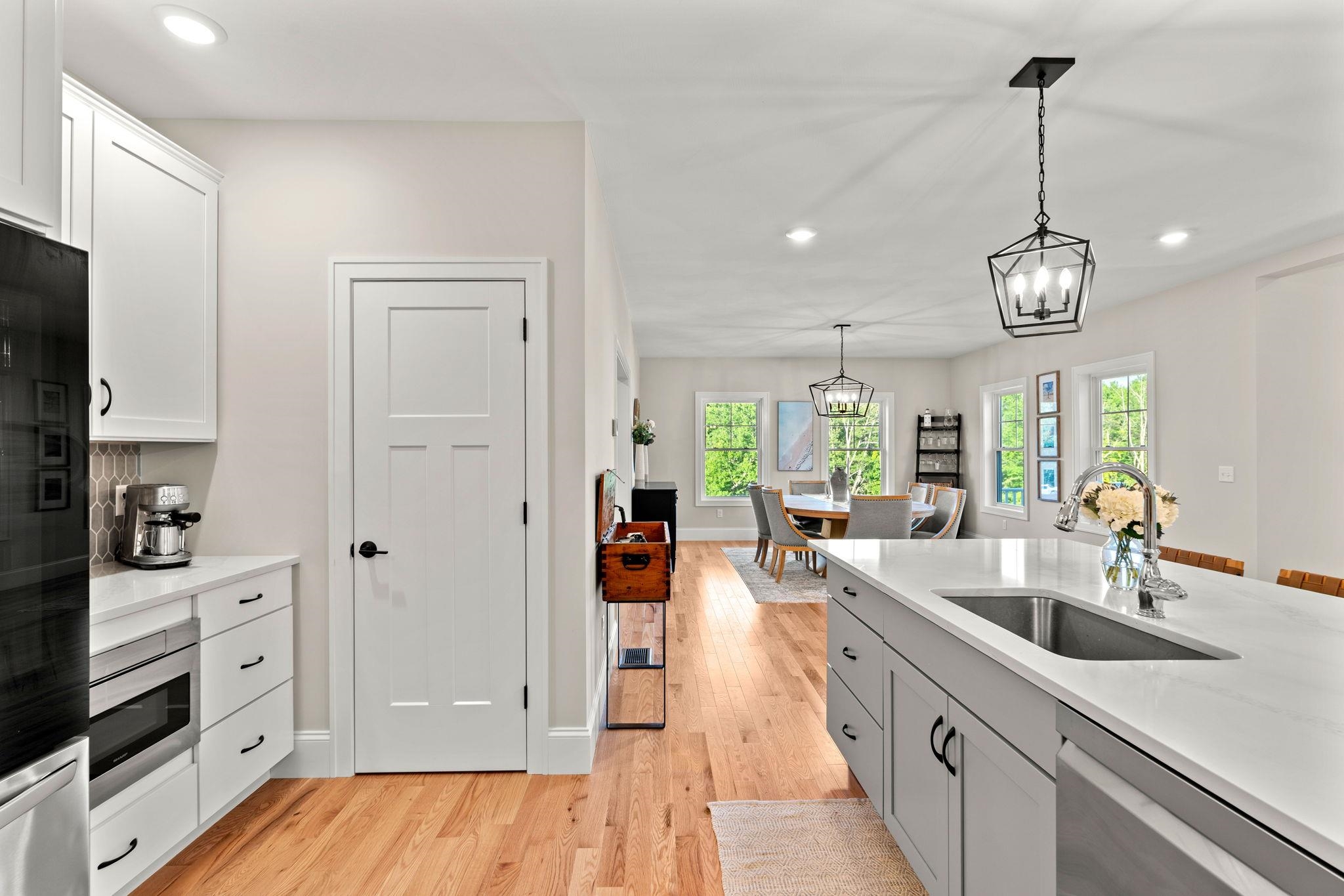 52 Stonehenge Road Londonderry, NH 03053 - Photo 5 of 46 Gallery Image 5