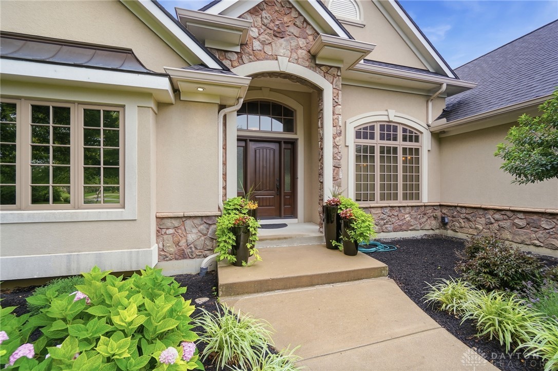 8010 Country Brook Court Springboro, OH 45066 - Photo 2 of 47