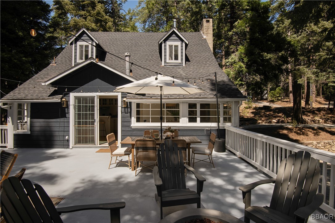 920 Oak Road Lake Arrowhead, CA 92385 - Photo 12 of 28 a front view of a house with sitting area