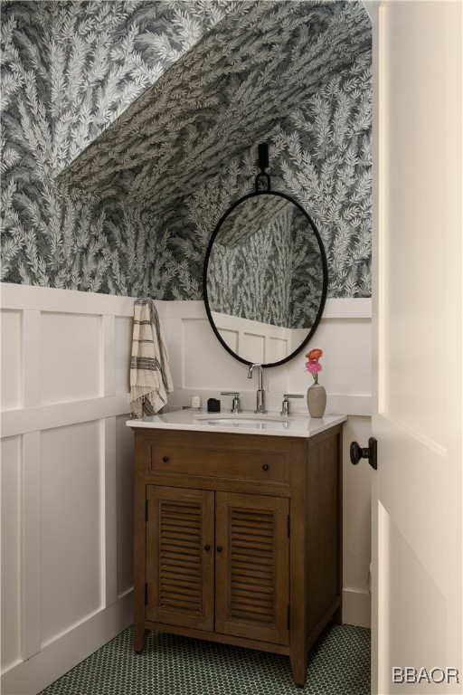 920 Oak Road Lake Arrowhead, CA 92385 - Photo 6 of 28 a bathroom with a sink and a mirror