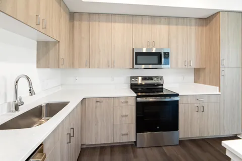 $2,050 | 8852 South Jackjay Drive, Unit 501, Oak Creek, WI 53154