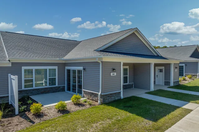 $2,050 | 8852 South Jackjay Drive, Unit 501, Oak Creek, WI 53154