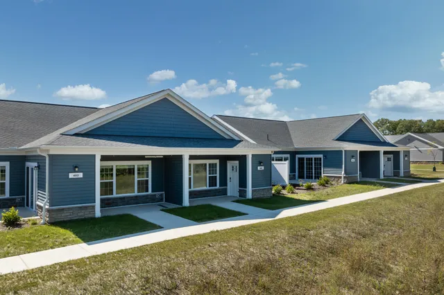 $2,050 | 8852 South Jackjay Drive, Unit 501, Oak Creek, WI 53154