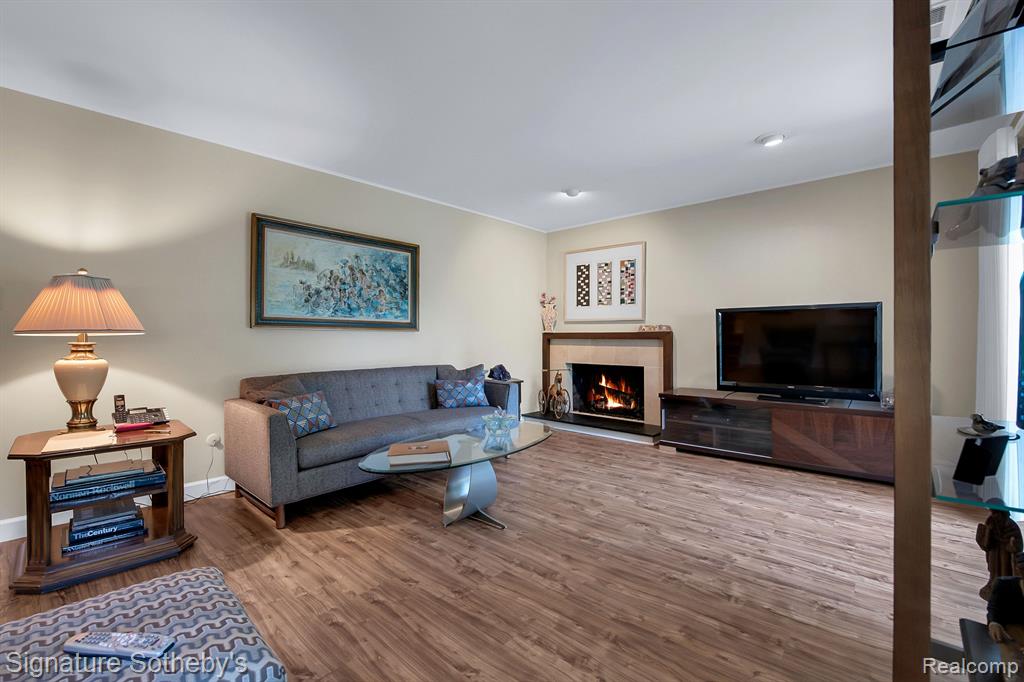 7252 Stonebrook Road West Bloomfield, MI 48322 - Photo 23 of 38