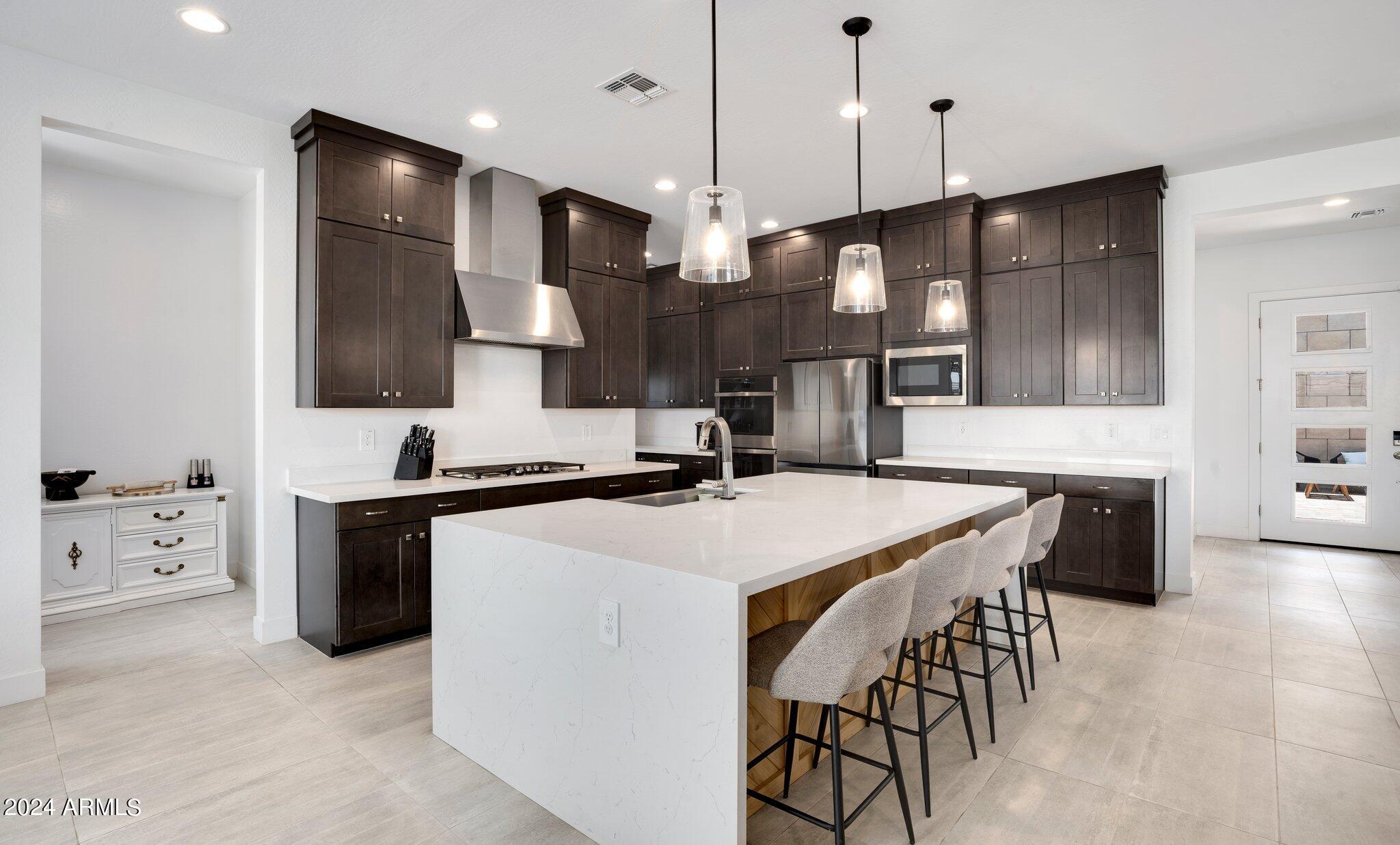 812 East Summerside Road Phoenix, AZ 85042 - Photo 2 of 64