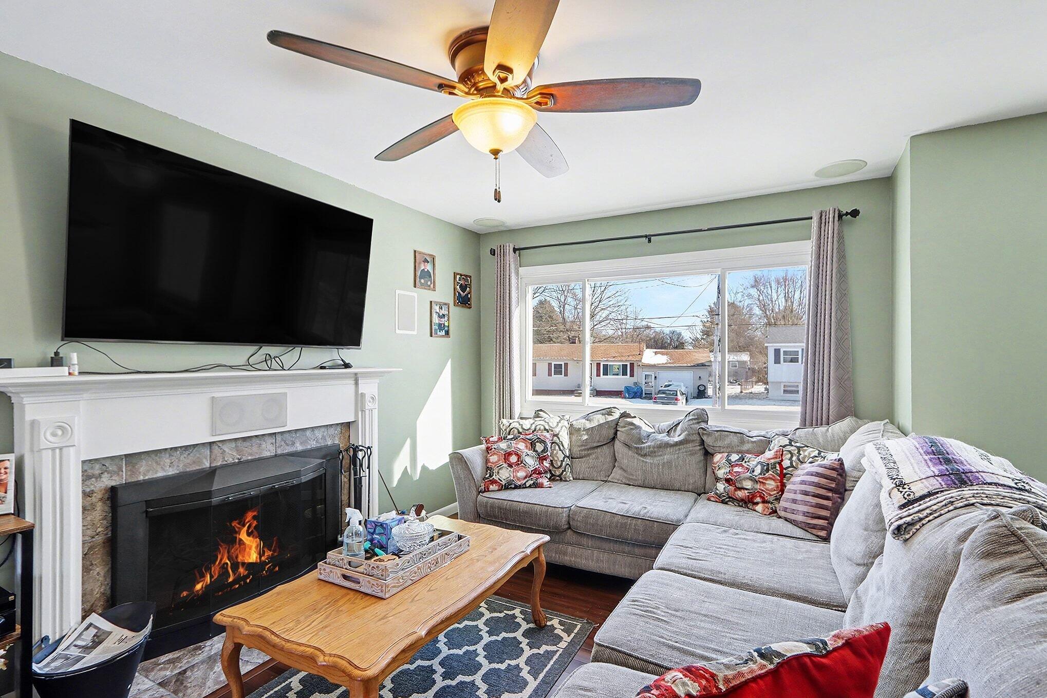 210 Robin Road Middleville, MI 49333 - Photo 14 of 28 Living Room