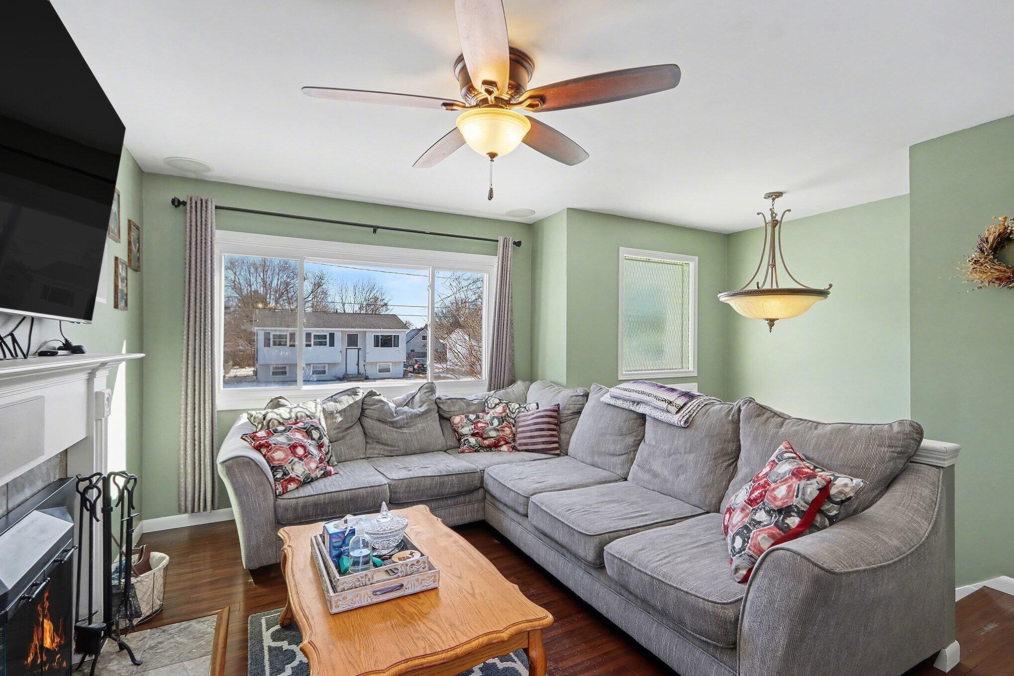 210 Robin Road Middleville, MI 49333 - Photo 15 of 28 Living Room