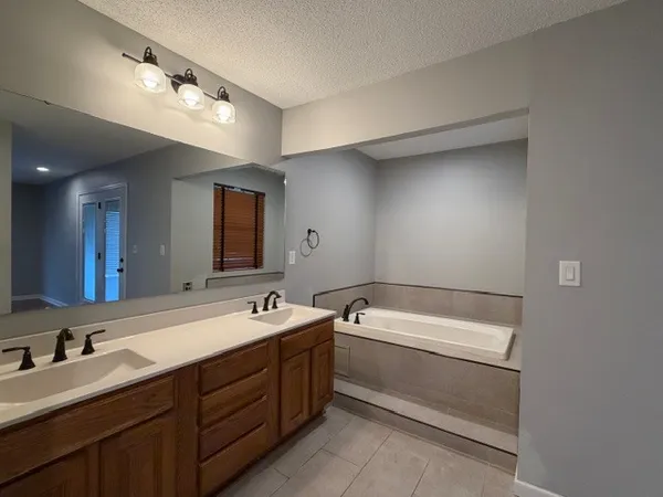 $1,700 | 500 Wren Drive, Mount Vernon, IL 62864