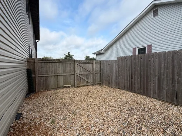 $1,700 | 500 Wren Drive, Mount Vernon, IL 62864
