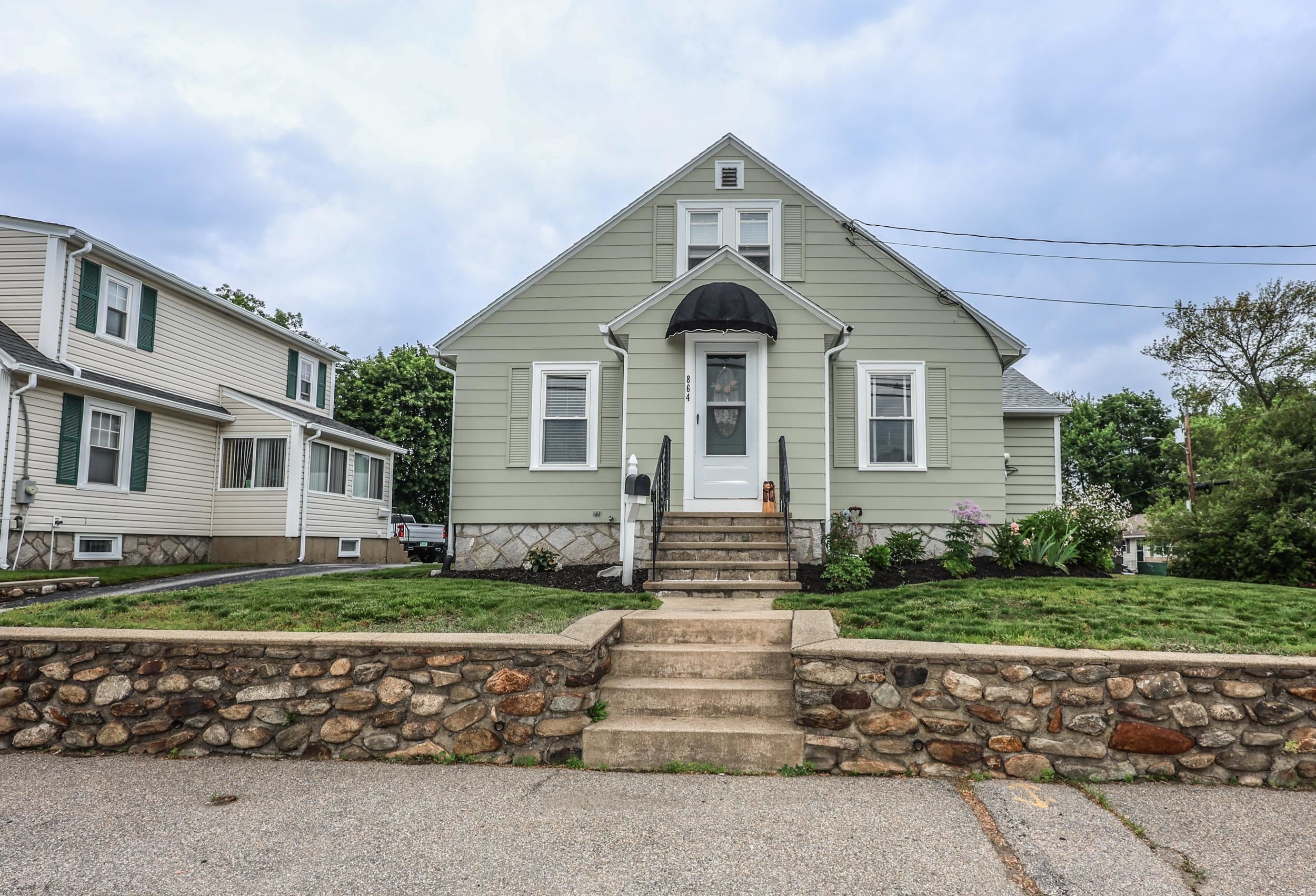 864 Cilley Road Manchester, NH 03103 - Photo 1 of 33