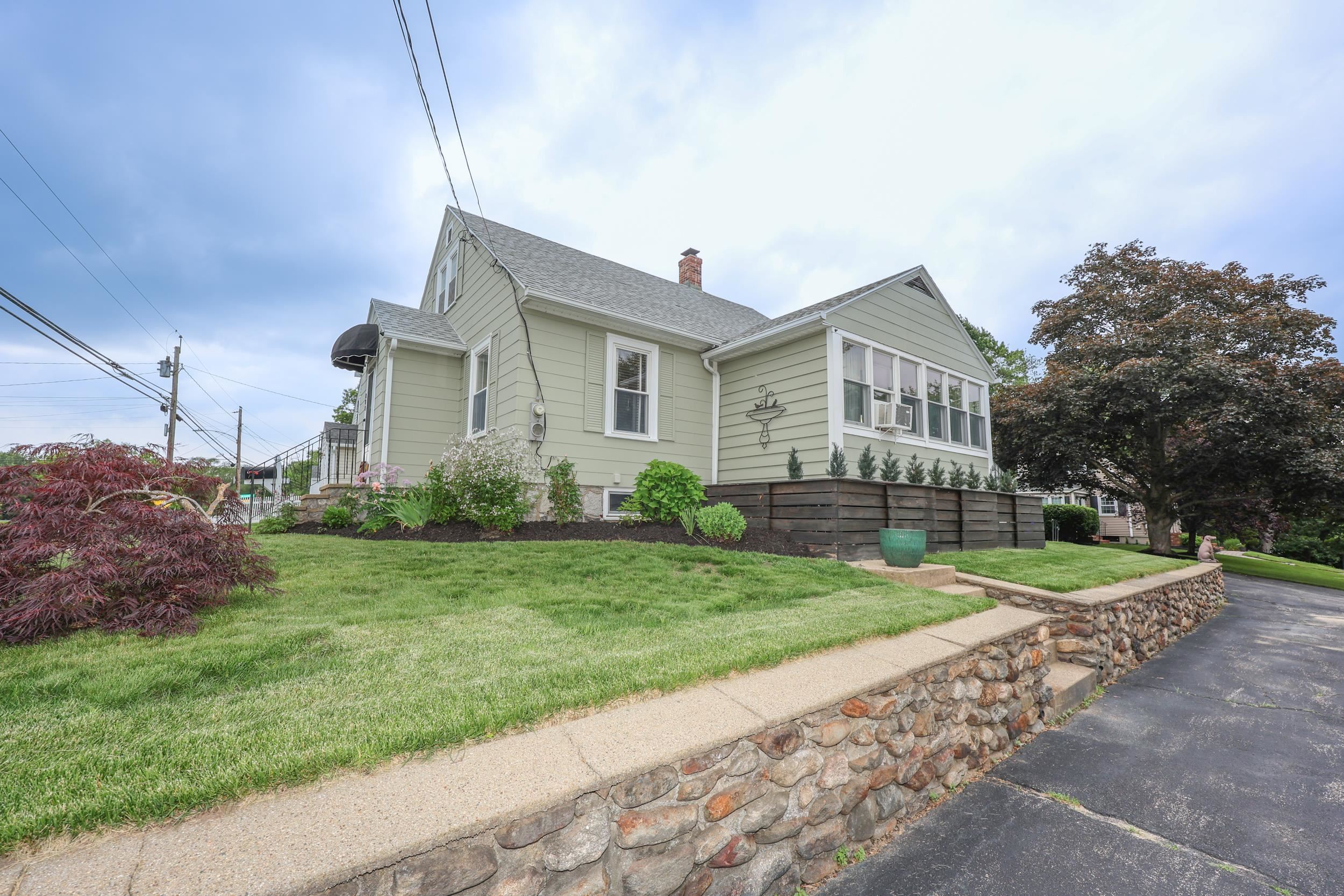 864 Cilley Road Manchester, NH 03103 - Photo 5 of 33