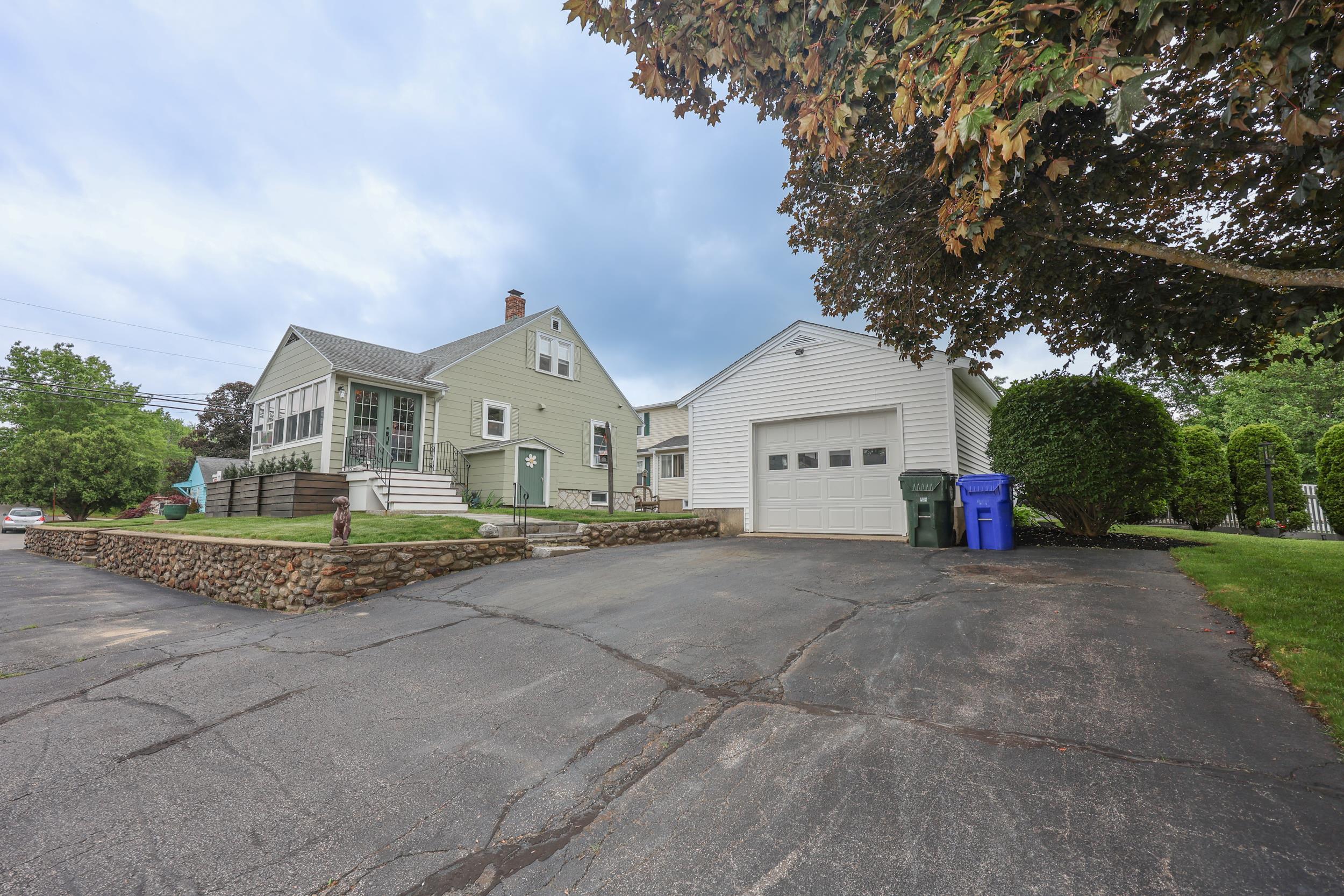 864 Cilley Road Manchester, NH 03103 - Photo 7 of 33