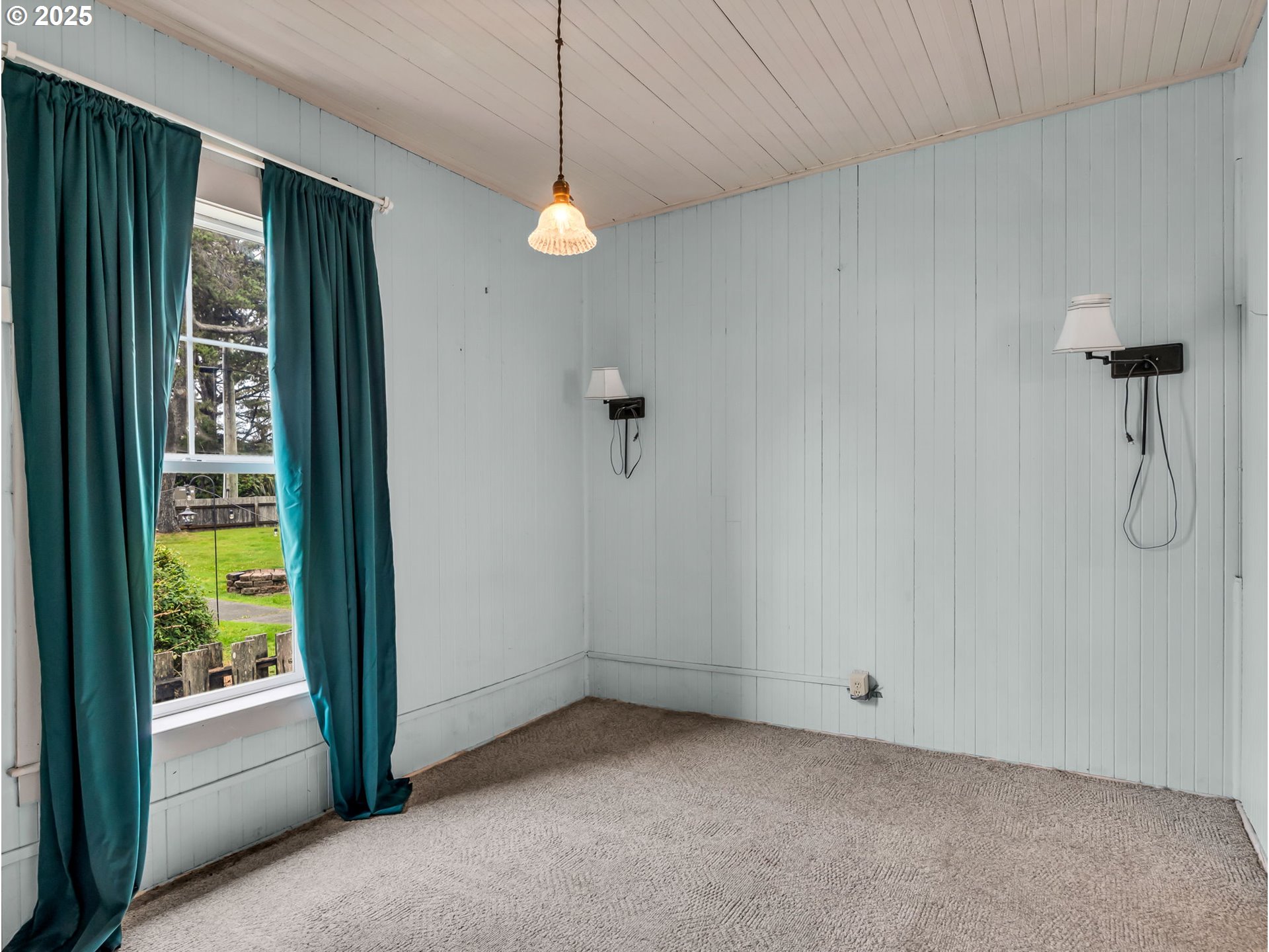 1205 49th Street Seaview, WA 98644 - Photo 29 of 36 an empty room with windows