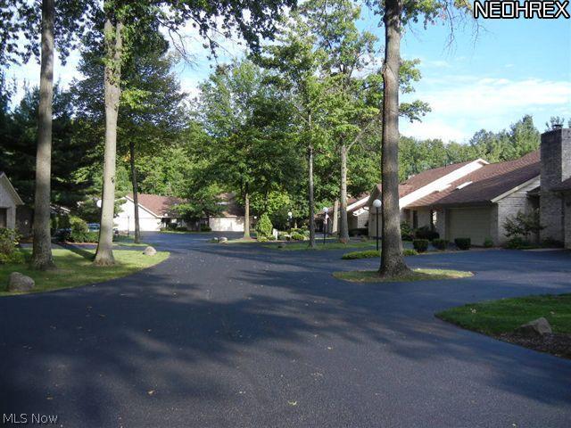 1260 Boardman-Canfield Road, Unit J27 Youngstown, OH 44512 - Photo 3 of 9