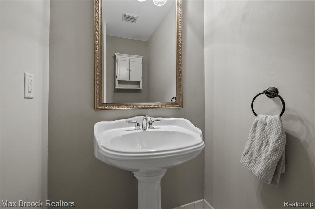 3441 West Auburn Road Rochester Hills, MI 48309 - Photo 11 of 34