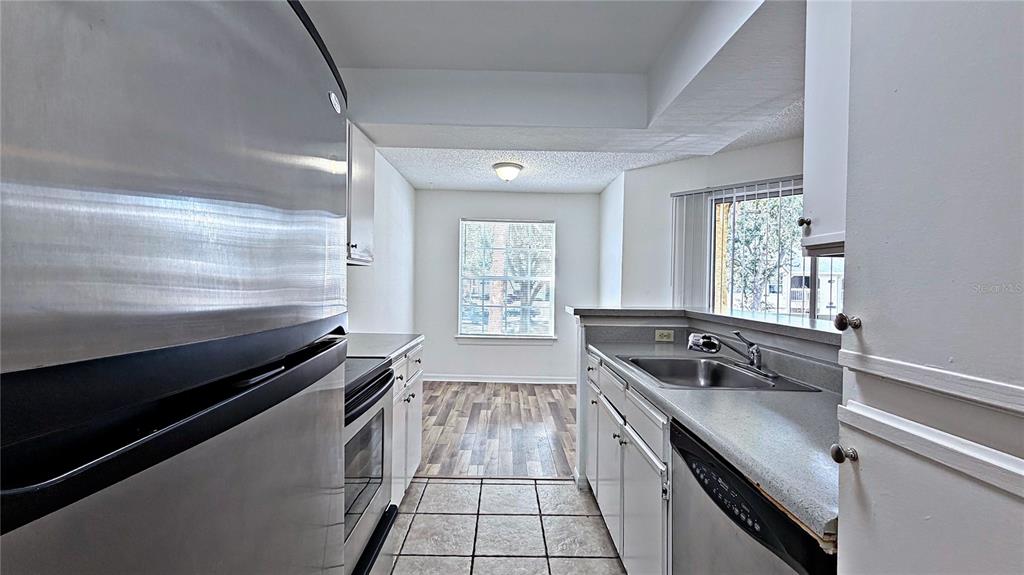 1037 South Hiawassee Road, Unit 2825 Orlando, FL 32835 - Photo 6 of 16 a kitchen that has a sink and a stove