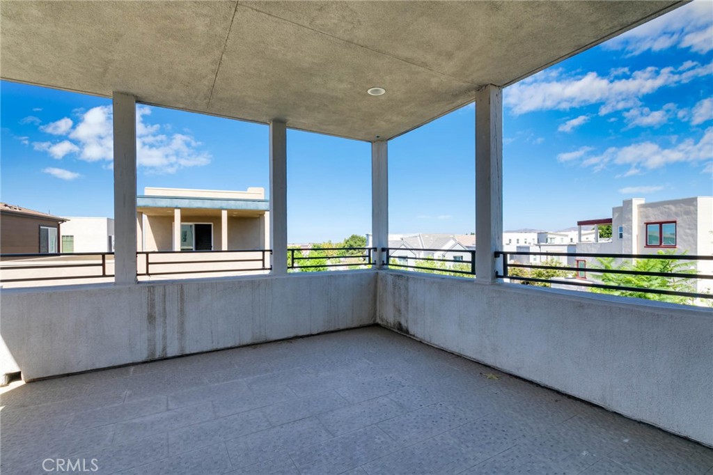 580 Cultivate Irvine, CA 92618 - Photo 28 of 30 a large white kitchen with a large window