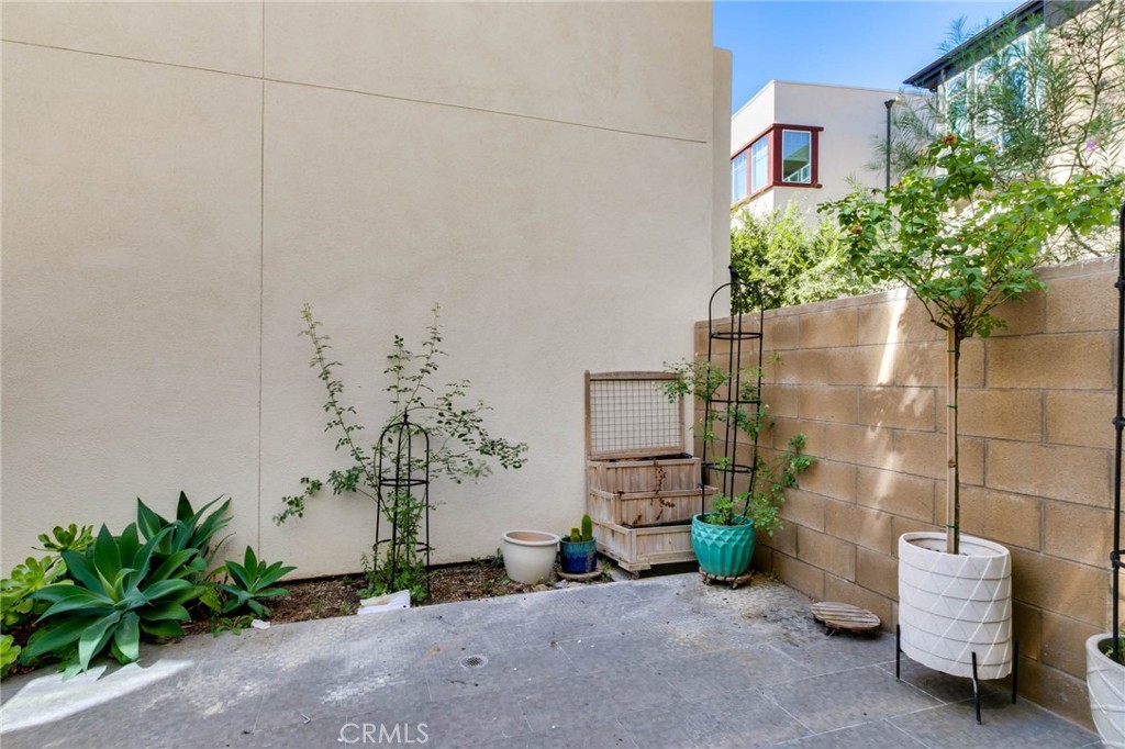 580 Cultivate Irvine, CA 92618 - Photo 29 of 30 a view of a path along with potted plants