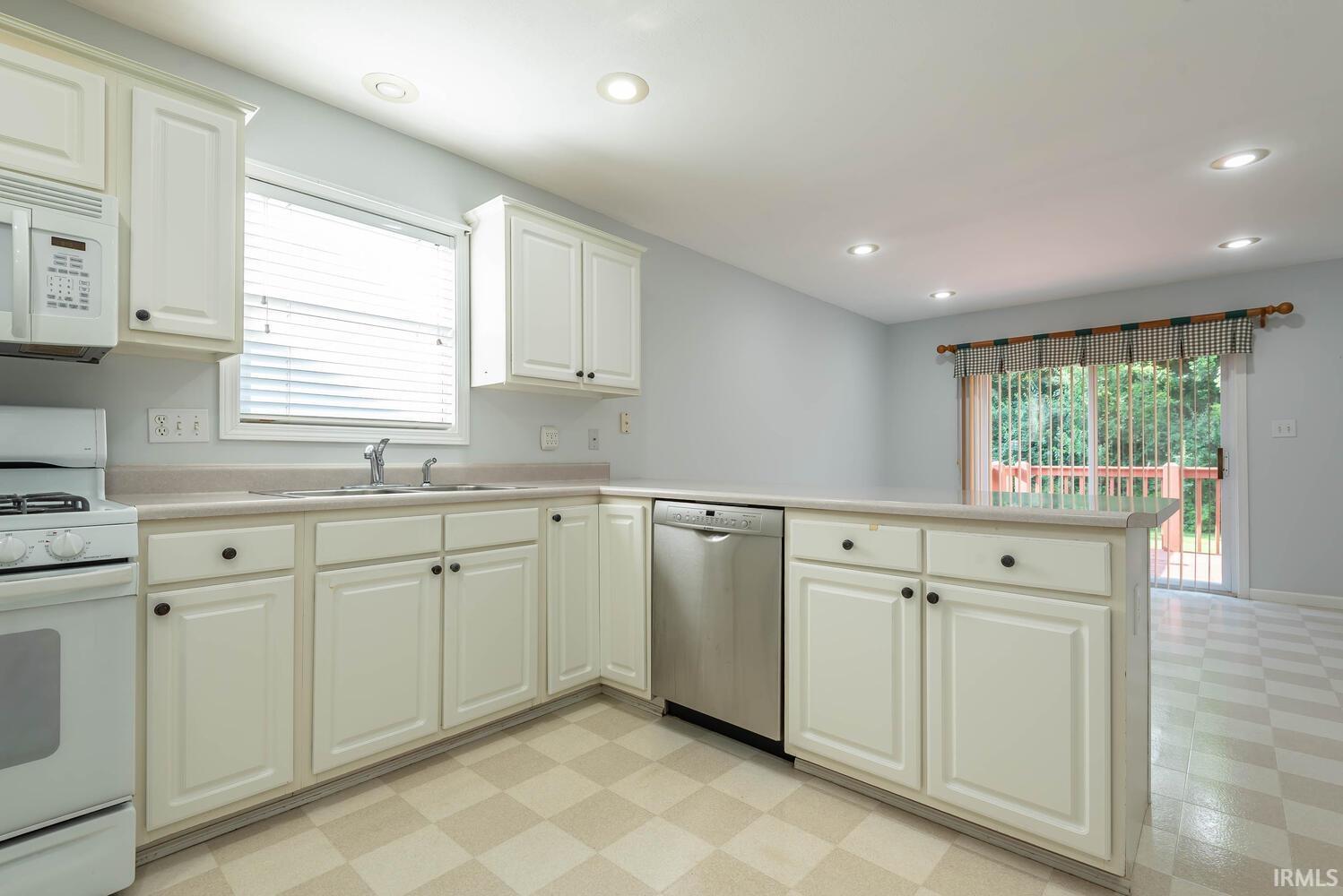 4514 East Compton Boulevard Bloomington, IN 47401 - Photo 5 of 27