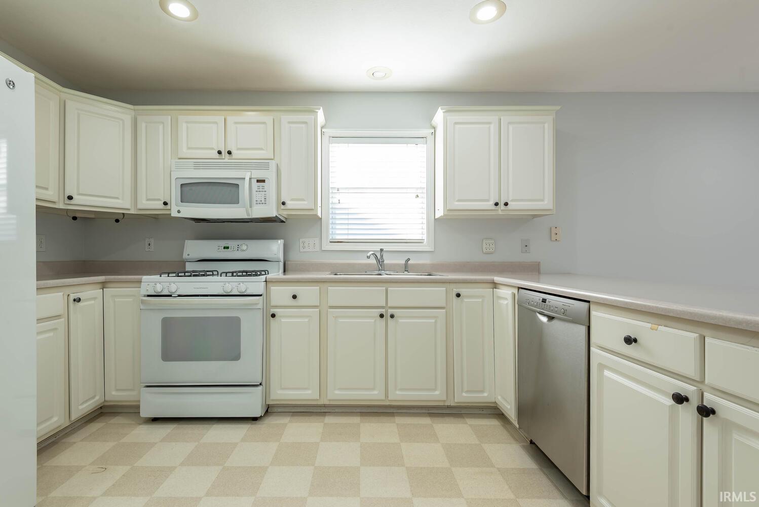 4514 East Compton Boulevard Bloomington, IN 47401 - Photo 6 of 27