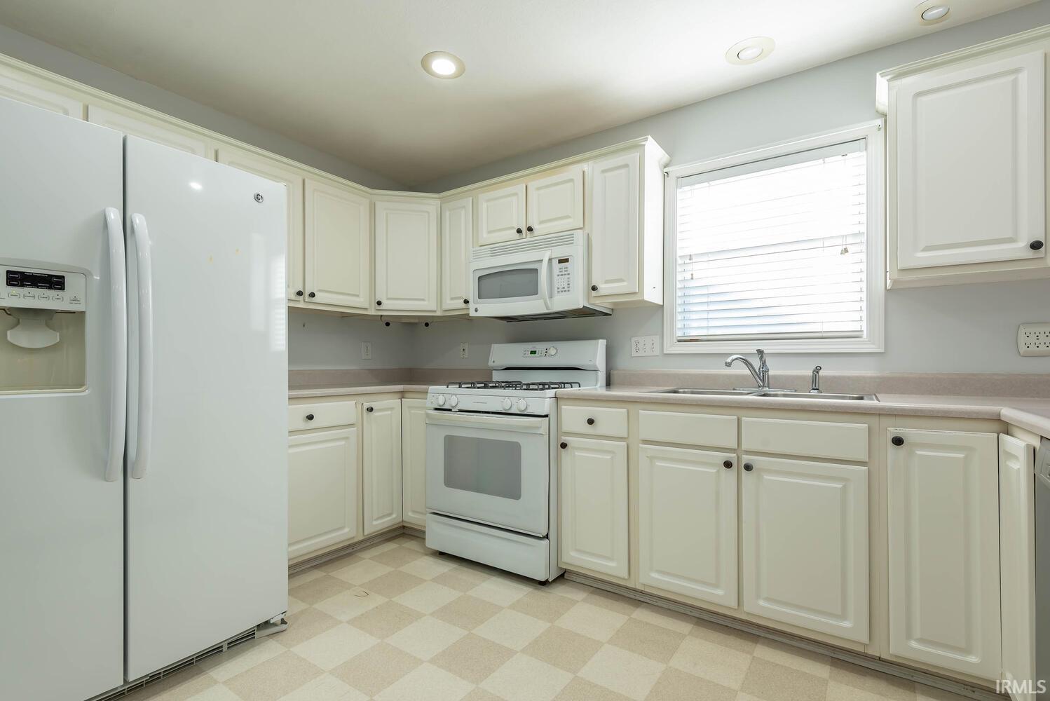 4514 East Compton Boulevard Bloomington, IN 47401 - Photo 7 of 27